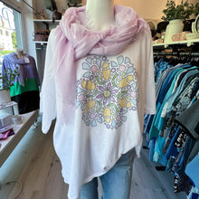 Lade das Bild in den Galerie-Viewer, Weißes T-Shirt mit tollem Motiv
