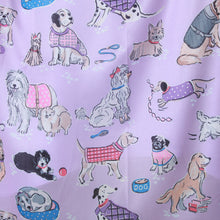 Lade das Bild in den Galerie-Viewer, Seidenschal mit Hunde Motiv
