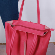 Lade das Bild in den Galerie-Viewer, Klassische Handtasche mit weiterer Innentasche
