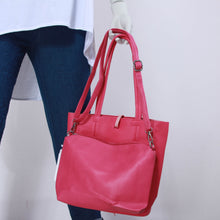 Lade das Bild in den Galerie-Viewer, Klassische Handtasche mit weiterer Innentasche
