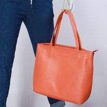 Lade das Bild in den Galerie-Viewer, Klassische Handtasche mit weiterer Innentasche
