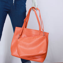 Lade das Bild in den Galerie-Viewer, Klassische Handtasche mit weiterer Innentasche
