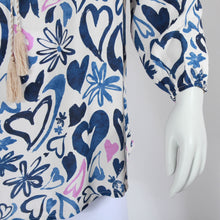 Lade das Bild in den Galerie-Viewer, Luftige Bluse mit Herzen
