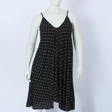 Lade das Bild in den Galerie-Viewer, Sommerkleid mit Punkten
