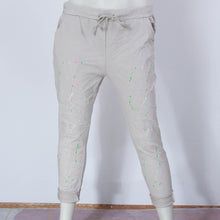 Lade das Bild in den Galerie-Viewer, Joggpants mit Kunstklecks
