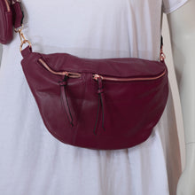 Lade das Bild in den Galerie-Viewer, Crossbody Bag Momanya
