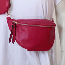 Lade das Bild in den Galerie-Viewer, Crossbody Bag Momanya mit großem Fach
