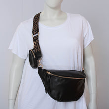 Lade das Bild in den Galerie-Viewer, Crossbody Bag Momanya mit großem Fach
