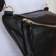 Lade das Bild in den Galerie-Viewer, Crossbody Bag Momanya mit großem Fach
