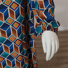 Lade das Bild in den Galerie-Viewer, Kleid mit modernem Muster
