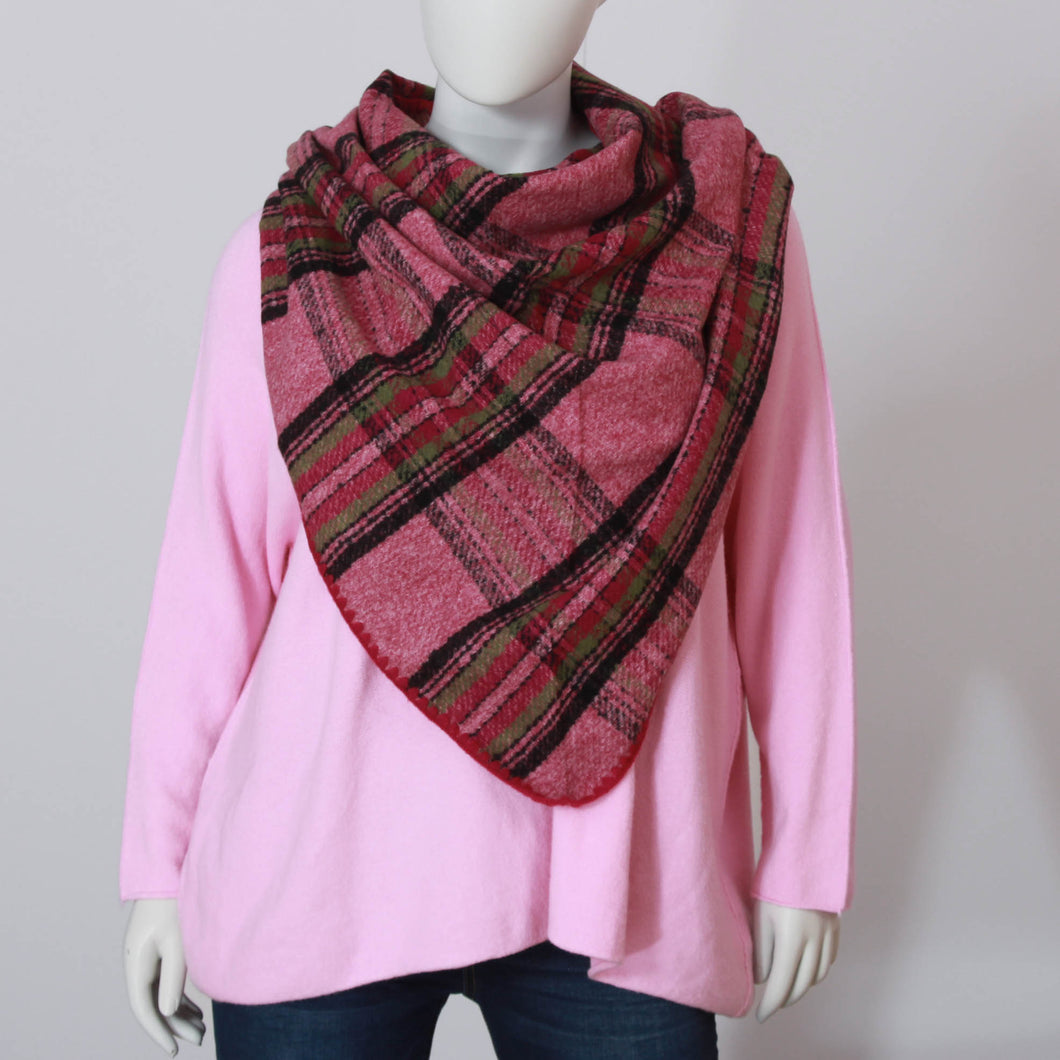 Kuscheliger Dreiecksschal mit Tartan Muster