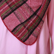 Lade das Bild in den Galerie-Viewer, Kuscheliger Dreiecksschal mit Tartan Muster
