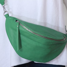 Lade das Bild in den Galerie-Viewer, Crossbody Bag Seegrün inklusive Strap

