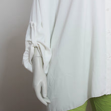 Lade das Bild in den Galerie-Viewer, Hemdbluse aus Seide mit plissiertem Rücken
