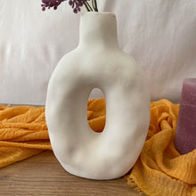 Lade das Bild in den Galerie-Viewer, Bauchige Vase Modern
