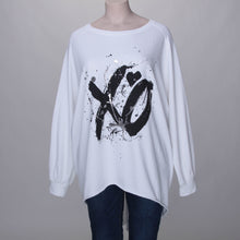 Lade das Bild in den Galerie-Viewer, Vokuhila Sweatshirt XO

