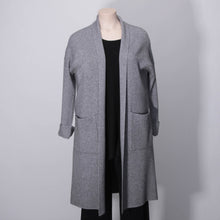 Lade das Bild in den Galerie-Viewer, Strickjacke Alma
