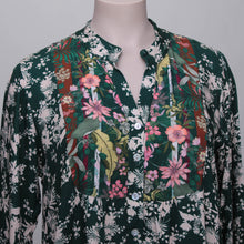Lade das Bild in den Galerie-Viewer, Romantische Tunika mit Blumenprint
