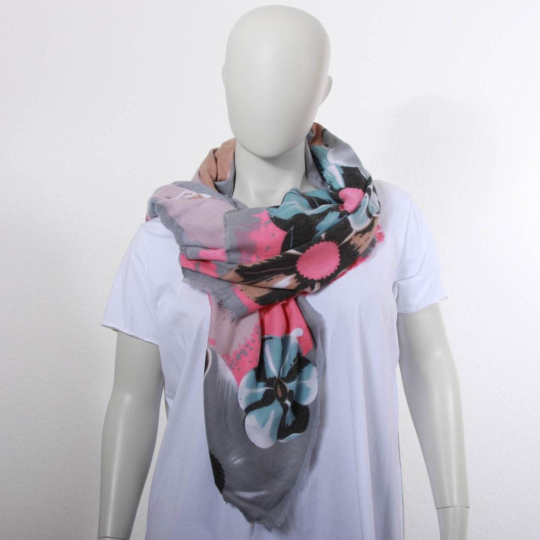 Kuscheliger Schal mit Blumenmuster