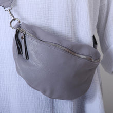 Lade das Bild in den Galerie-Viewer, Crossbody Bag Carlale
