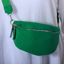 Lade das Bild in den Galerie-Viewer, Crossbody Bag Carlale
