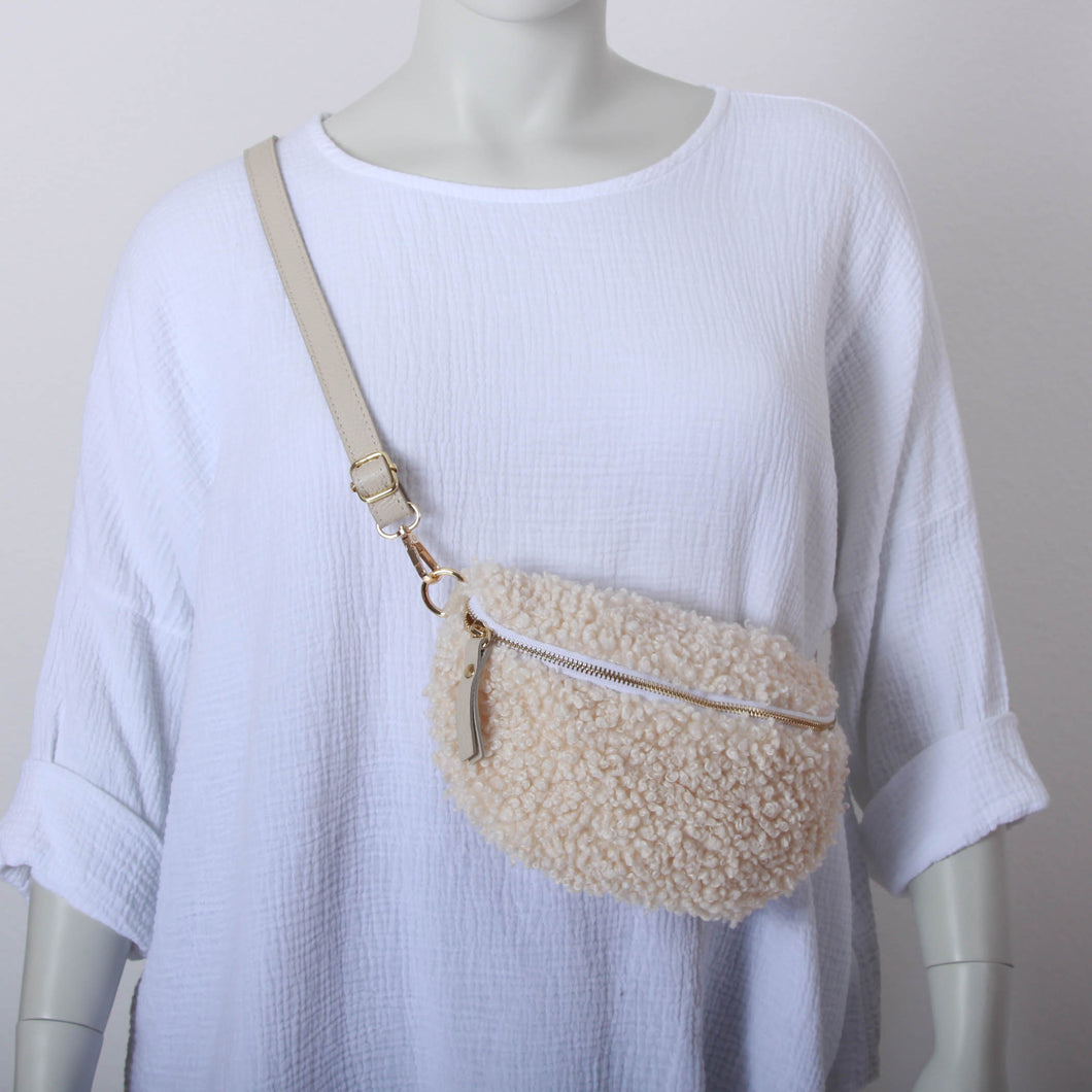 Crossbody Bag mit Teddy Fell