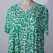 Lade das Bild in den Galerie-Viewer, Lockere Tunika mit Leoprint
