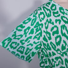 Lade das Bild in den Galerie-Viewer, Lockere Tunika mit Leoprint
