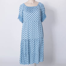 Lade das Bild in den Galerie-Viewer, Off-Shoulder Kleid mit Pünktchen
