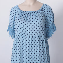 Lade das Bild in den Galerie-Viewer, Off-Shoulder Kleid mit Pünktchen
