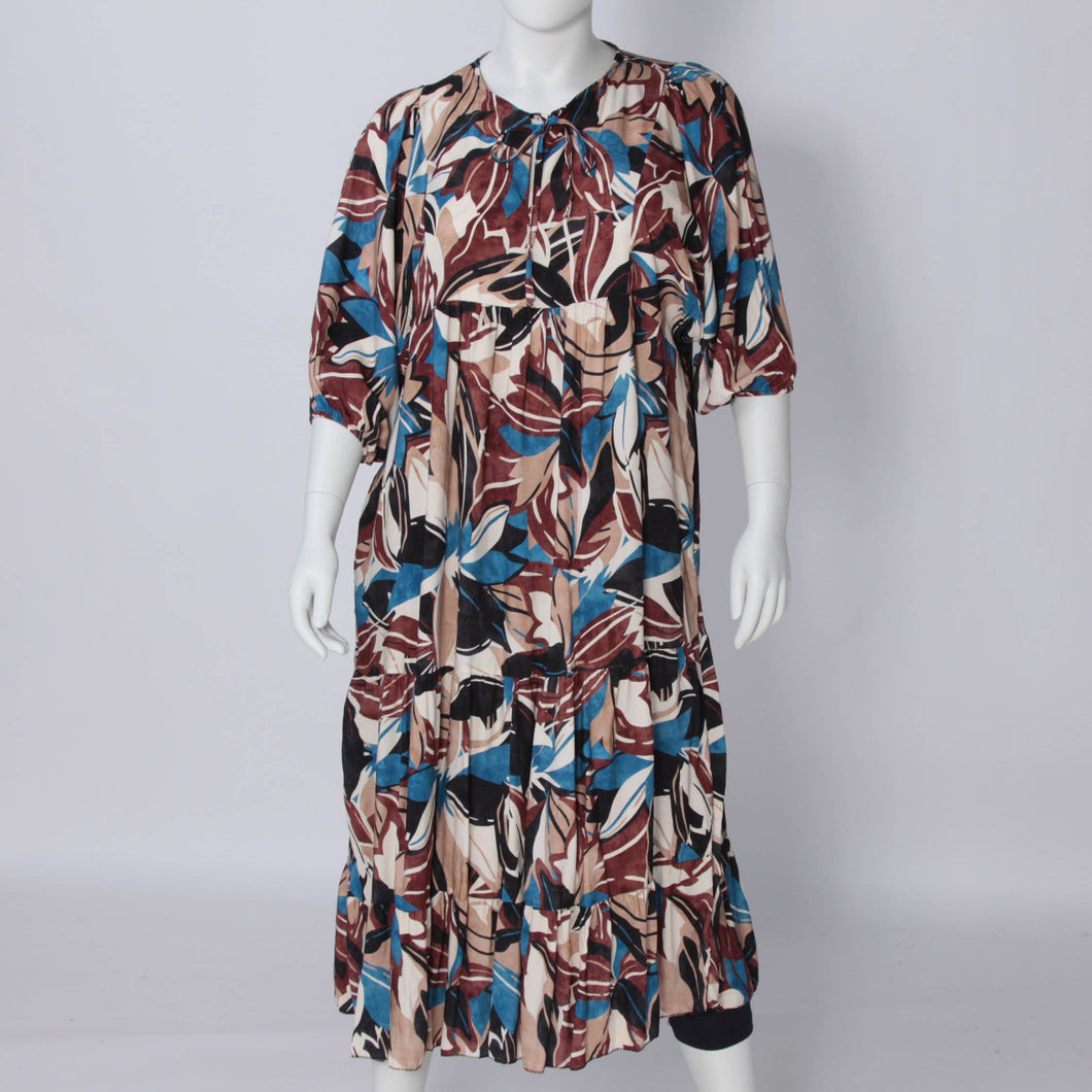Langes Kleid mit Puffärmeln