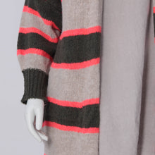 Lade das Bild in den Galerie-Viewer, Strickjacke aus Lana Wolle
