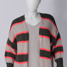 Lade das Bild in den Galerie-Viewer, Strickjacke aus Lana Wolle
